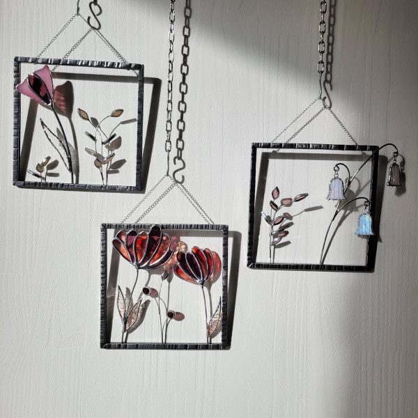 Triptyque Floral en Verre et Fer Forgé – Décoration Murale Artisanale (3 cadres suspendus)