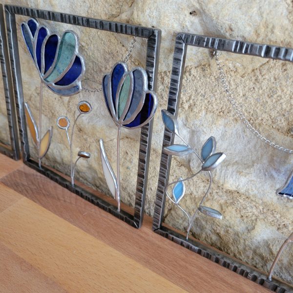 Triptyque Floral en Verre et Fer Forgé – Décoration Murale Artisanale (3 cadres suspendus)