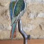 20260318_101811 Guêpier Perché - Oiseau en Verre sur Branche en Fer Forgé