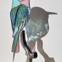 20260318_102032 Guêpier Perché - Oiseau en Verre sur Branche en Fer Forgé